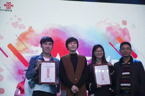 团省委副书记罗琼与best365官网学生社团负责人合影 团省委副书记罗琼与best365官网学生社团负责人合影
